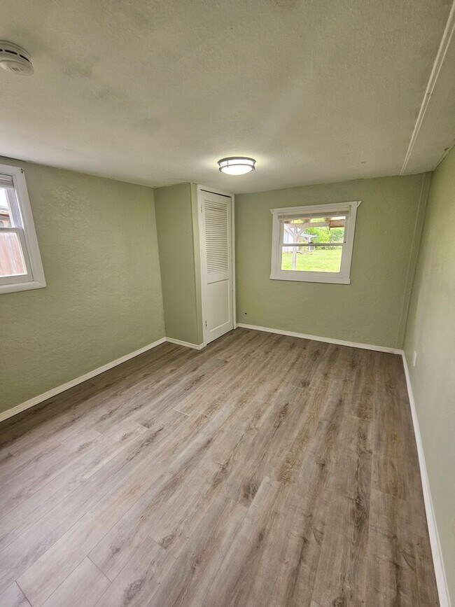 Building Photo - 2502001