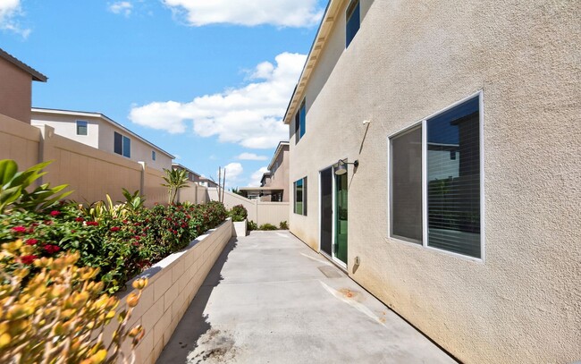Building Photo - 1037 Yuzu Wy