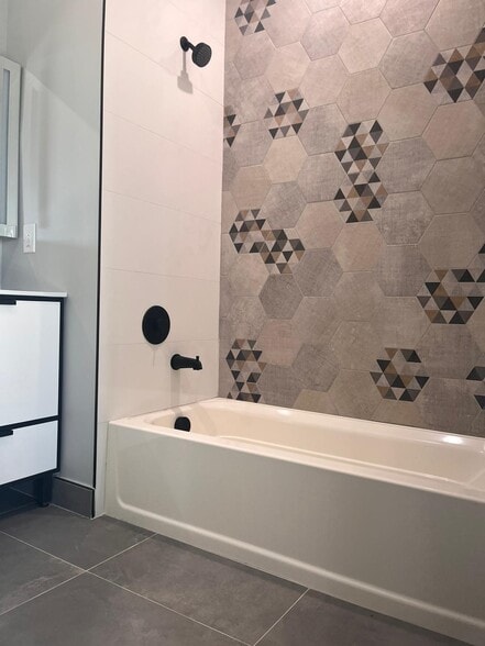 Building Photo - 130 Mallory Ave