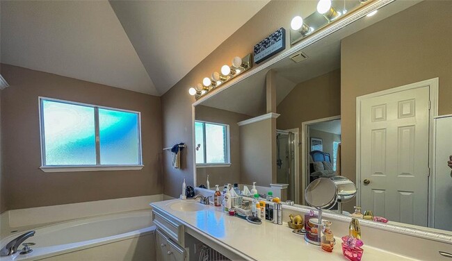 Building Photo - 3418 Shadowfern Dr