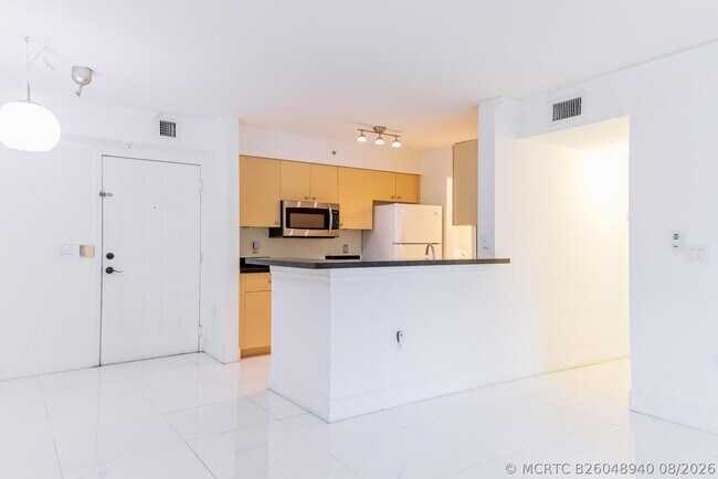 Building Photo - 2451 Centergate Dr