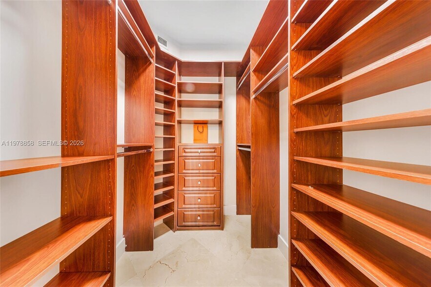 Building Photo - 20000 E Country Club Dr