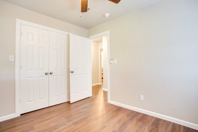 Building Photo - 104 W Reno Rd