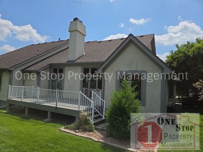 Building Photo - Beautiful 2 bedroom, 3 bathroom Villa in Overland Park!