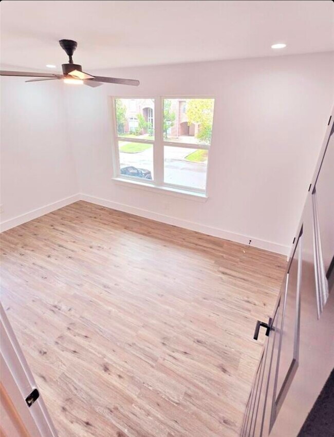 Building Photo - 2105 Sheridan St