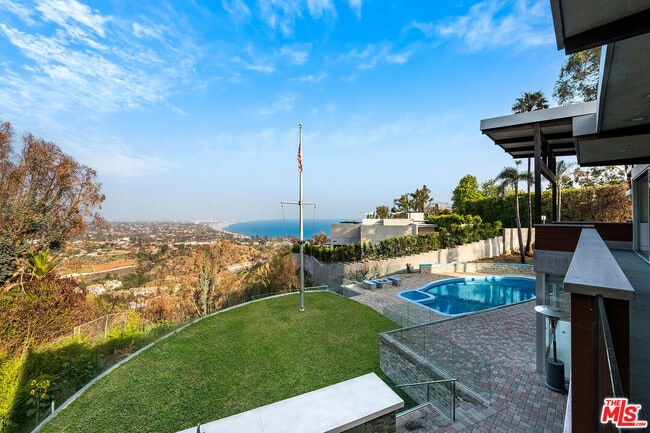 Building Photo - 770 Paseo Miramar