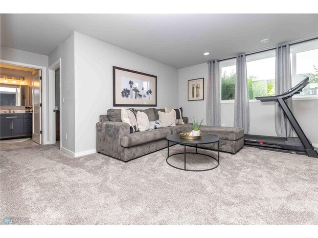 Building Photo - 1058 Ashley Dr W