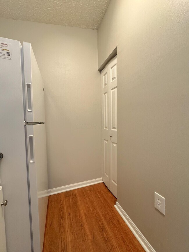 Building Photo - 6829 Meadow Creek Dr