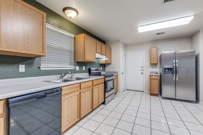 Building Photo - BEAUTIFUL 4-BEDROOM HOME NEAR UTSA