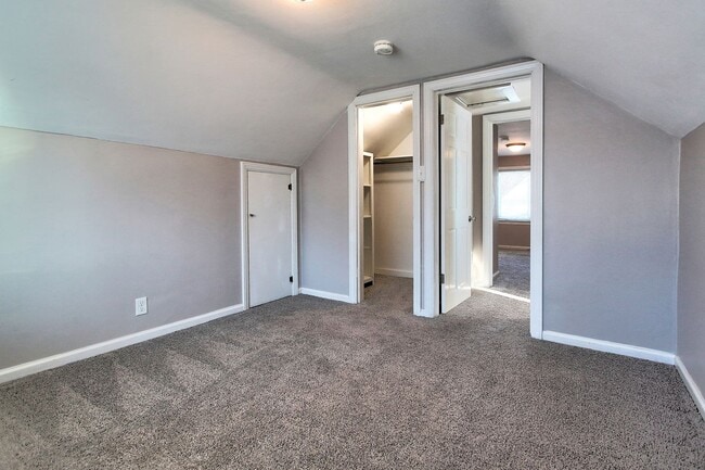 Building Photo - 3 Bedroom Home On Holland's North Side