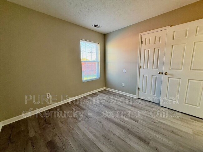 Building Photo - 222 Buffalo Trce