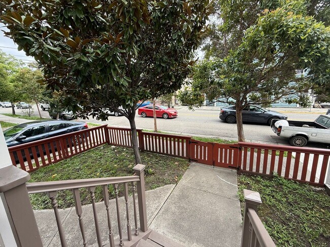 Building Photo - 5BR 1.5BA Berkeley Home | W/D, Dishwasher, Backyard + Storage Near Shattuck & Berkeley Bowl
