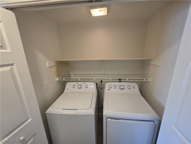 Building Photo - 626 Palmwood Ln