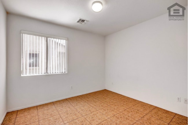 Building Photo - 7407 S Sunrise Way