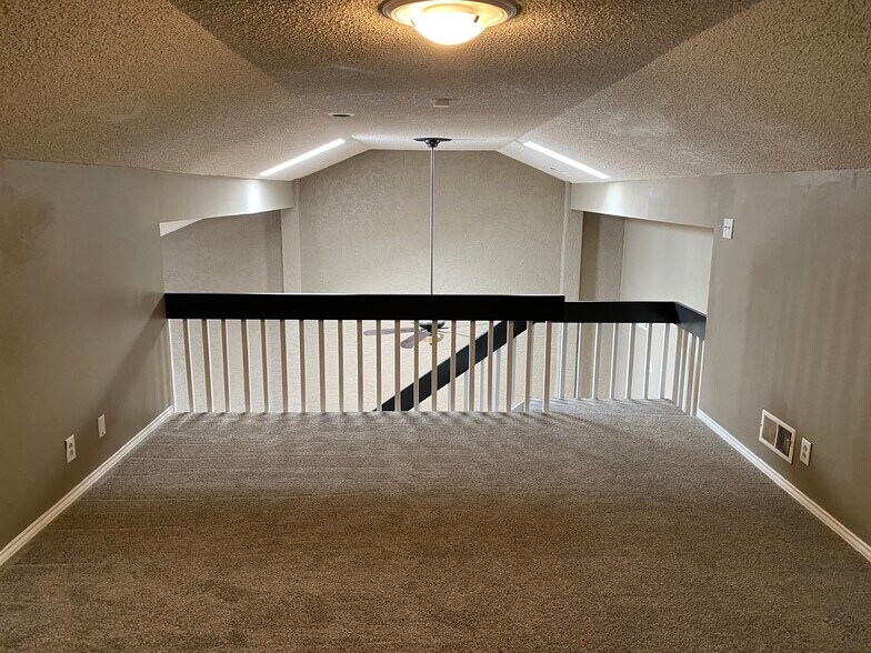 Loft - 4528 Lanham St
