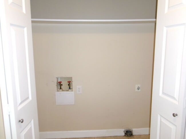 Building Photo - 2 bedroom, 1 bath condo in downtown Conway