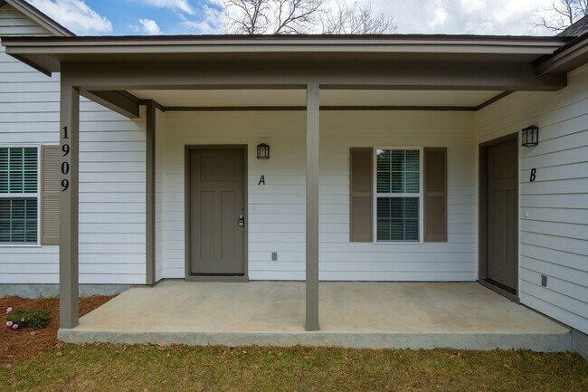 Building Photo - Beautiful duplex in Valdosta, Ga!