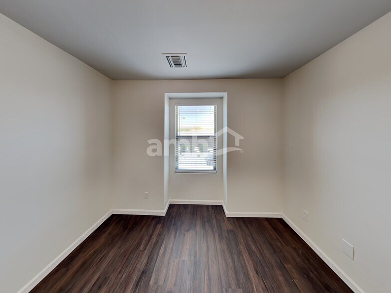 Building Photo - 784 N Highlands Grove Ln