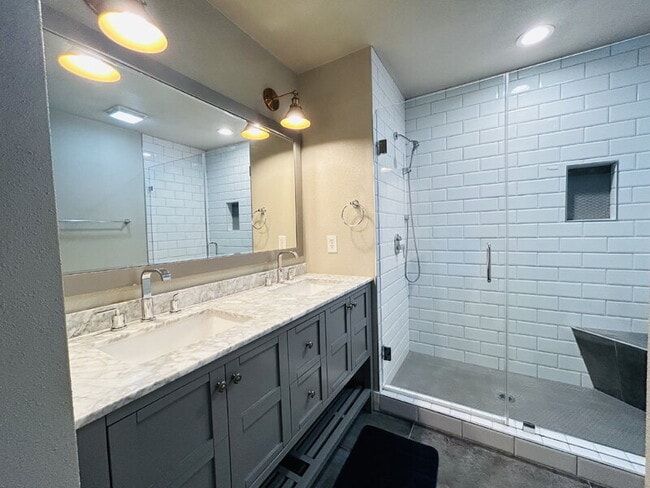 Building Photo - 134 Hartnell Pl