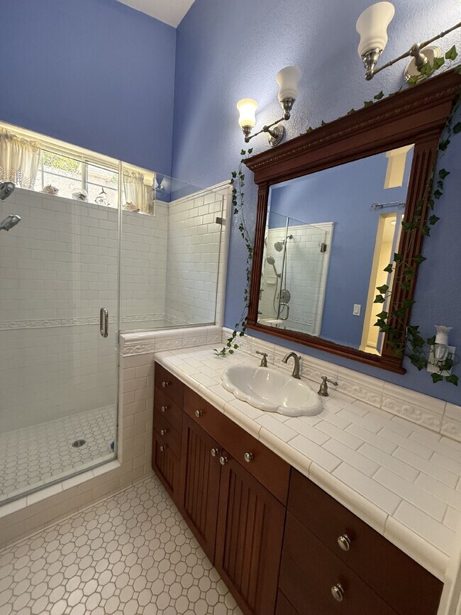 Building Photo - Beautiful 3-Bedroom 2 bathroom in the Heart of Pleasanton!