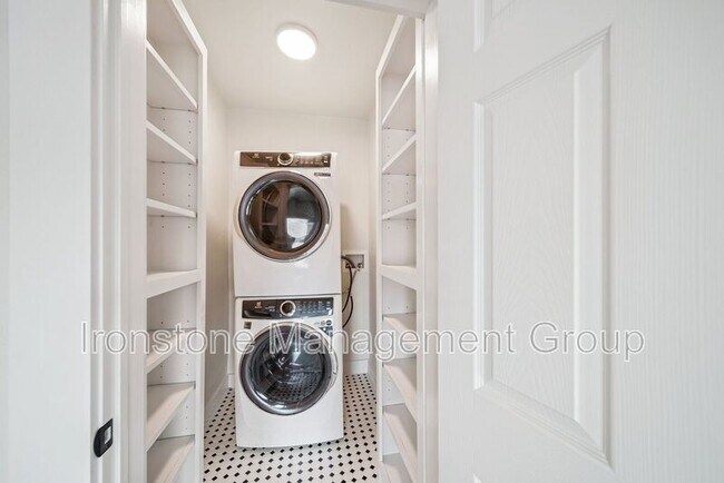 Building Photo - 1435 S Peoria Ave