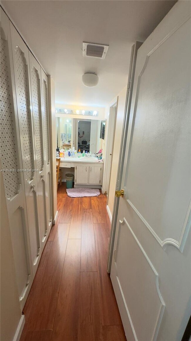 Building Photo - 3401 N Country Club Dr