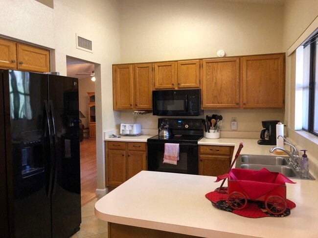 Building Photo - Lovely Home in 45+ Active Adult Community of Leisure World.  Available April through October 2026!