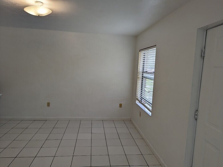 Building Photo - 3600 SW 23rd St