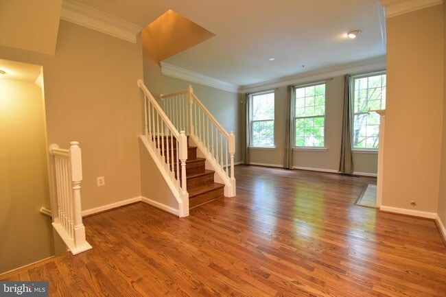 Building Photo - 5053 Kilburn St