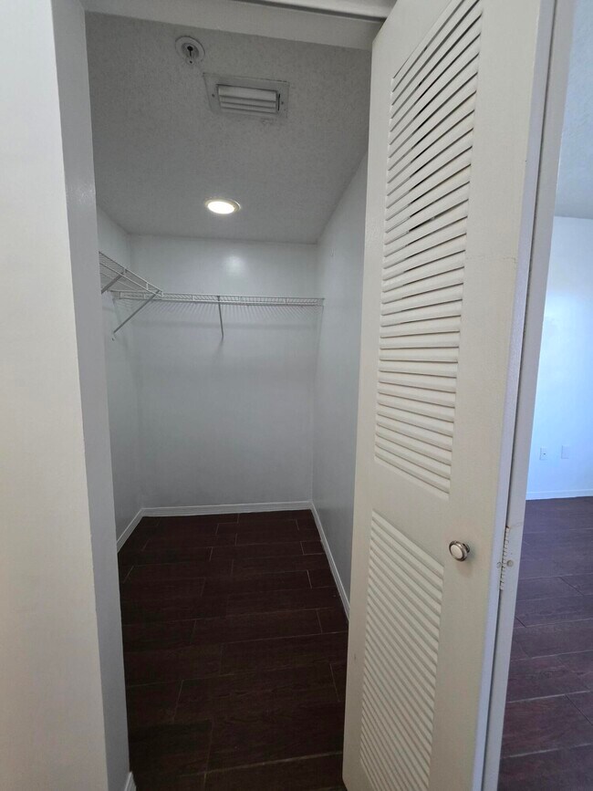 Building Photo - 4175 N Haverhill Rd