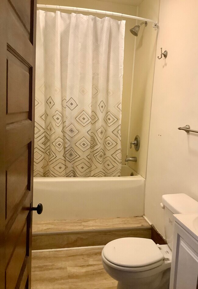Second Floor Bathroom, Soaking Tub - 127 Oak St