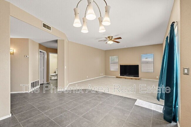 Building Photo - 15007 S 40th St