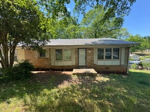 Building Photo - "Charming 3-Bed Oasis with 2 Full Baths on Brookview Drive – Your Perfect Talladega Retreat!"