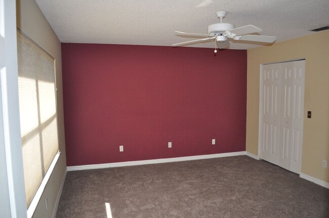 Building Photo - Pine Lakes 3bdrm home on a cul-de-sac!