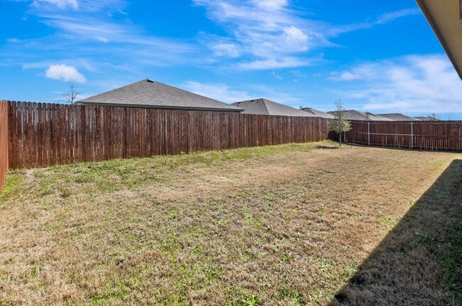 Building Photo - 15121 Ace Dr