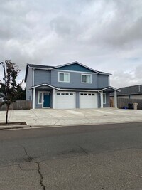 Building Photo - 3240 S 10th St
