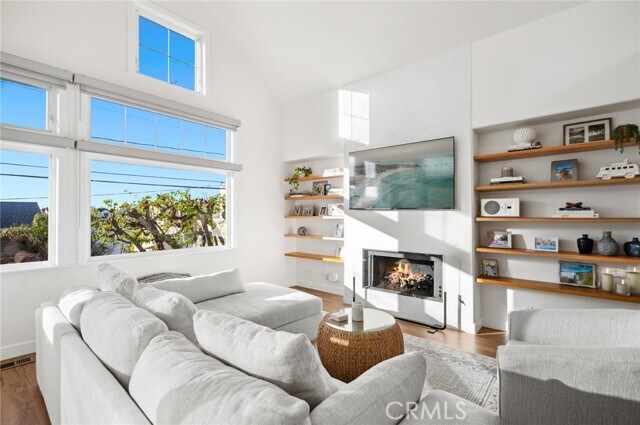 Building Photo - 409 Dahlia Ave