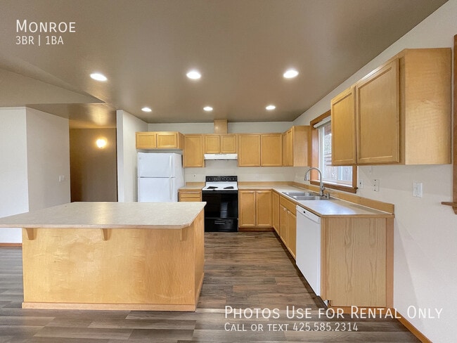 Building Photo - Monroe-