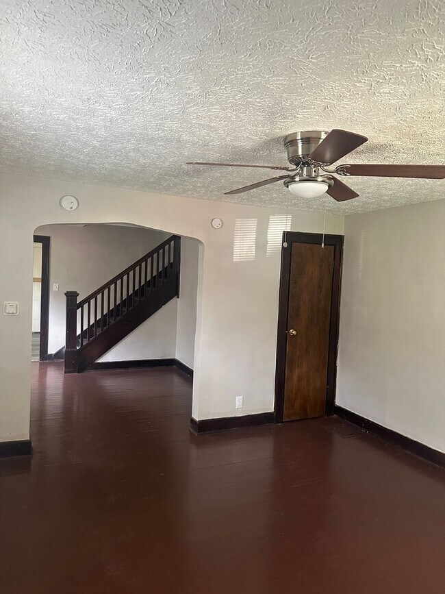 Building Photo - 730 N Bradley Ave