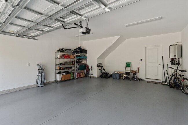 Building Photo - 5166 Cloverland Way
