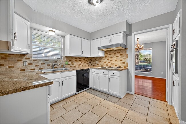 Building Photo - 9602 S Petersham Dr