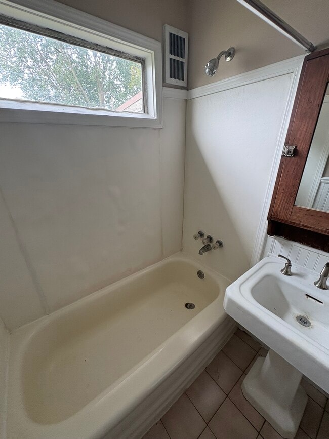 Building Photo - 3453 165th St