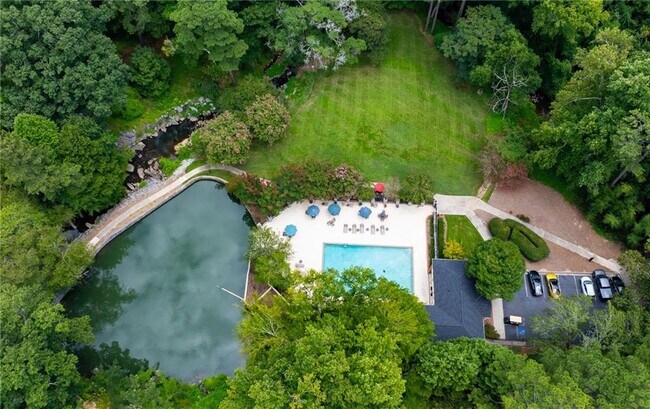 Building Photo - 25316 Plantation Dr NE