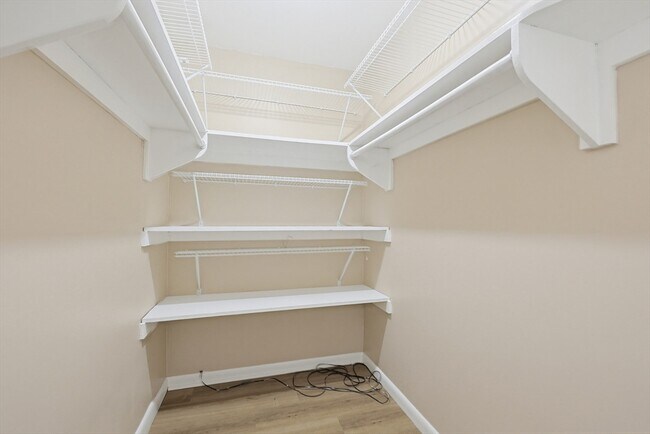 Building Photo - 110 Oswego St