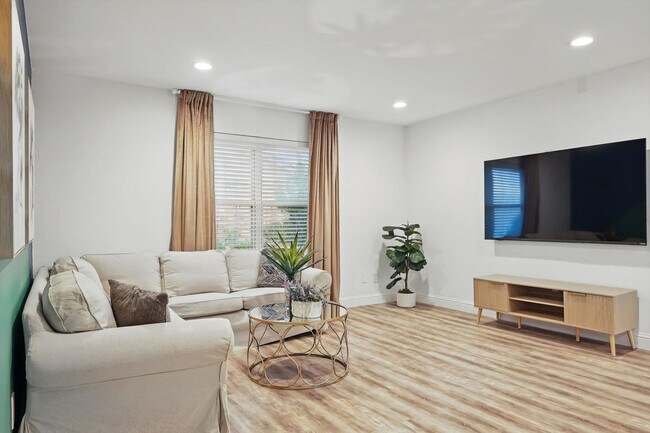 Building Photo - 8083 Meadow Rd