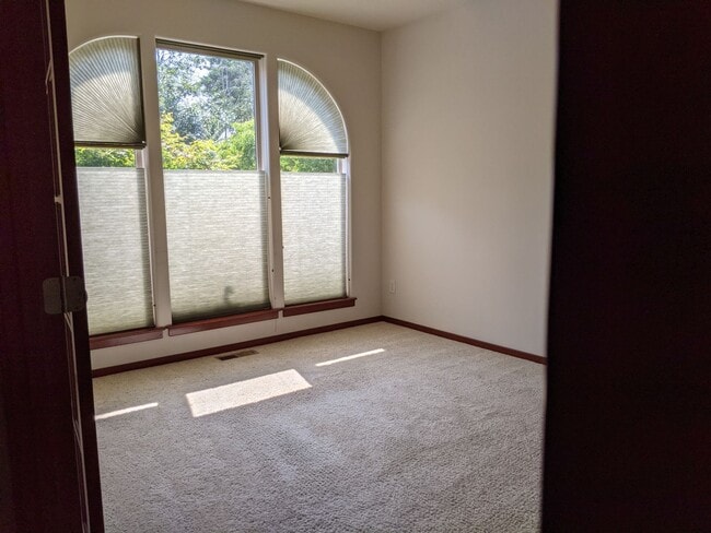 Building Photo - 3 Bd., 1.75 Ba., Rambler Style Home