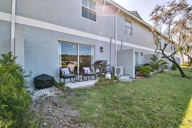 Building Photo - 16081 Sierra Palms Dr