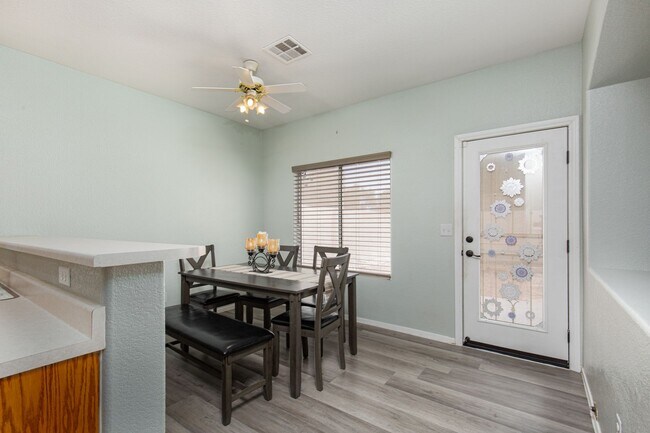 Building Photo - 3 bedroom home located near 215 Freeway and shopping.