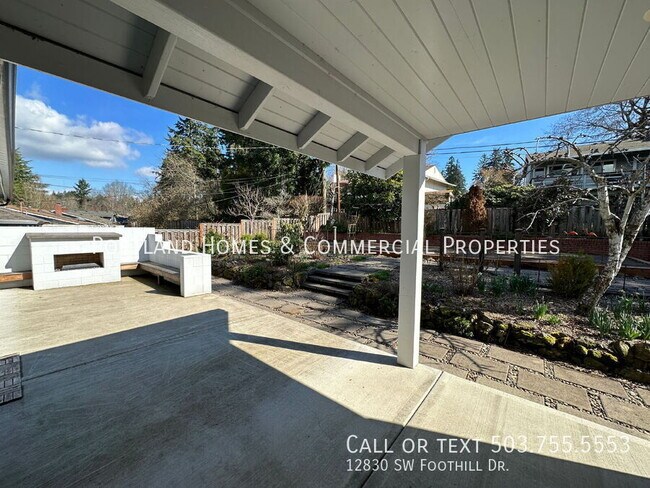 Building Photo - 12830 SW Foothill Dr