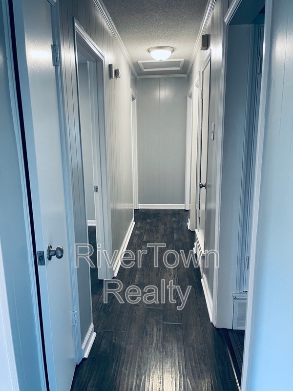 Building Photo - 6630 Embassy Cir